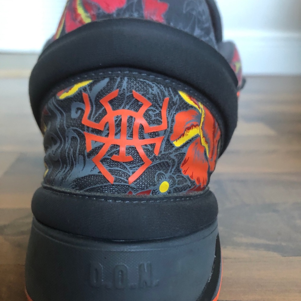 Donavan Mitchell basketball shoes
